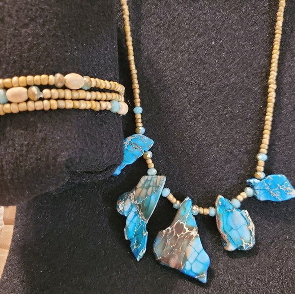 JUST BEAUTIFUL THIS BEADED NECKLACE SET - Picture 4 of 9